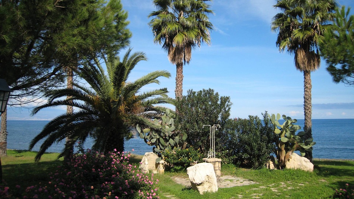 Brucoli Apartment | Vacation Apartment in Sicily close to Siracusa directly on the beach 2-4 persons
