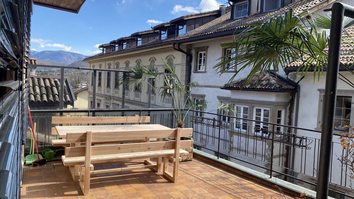 Caldaro Sulla Strada del Vino Apartment | Vacation apartment in the heart of Kaltern with a terrace to fall in love with