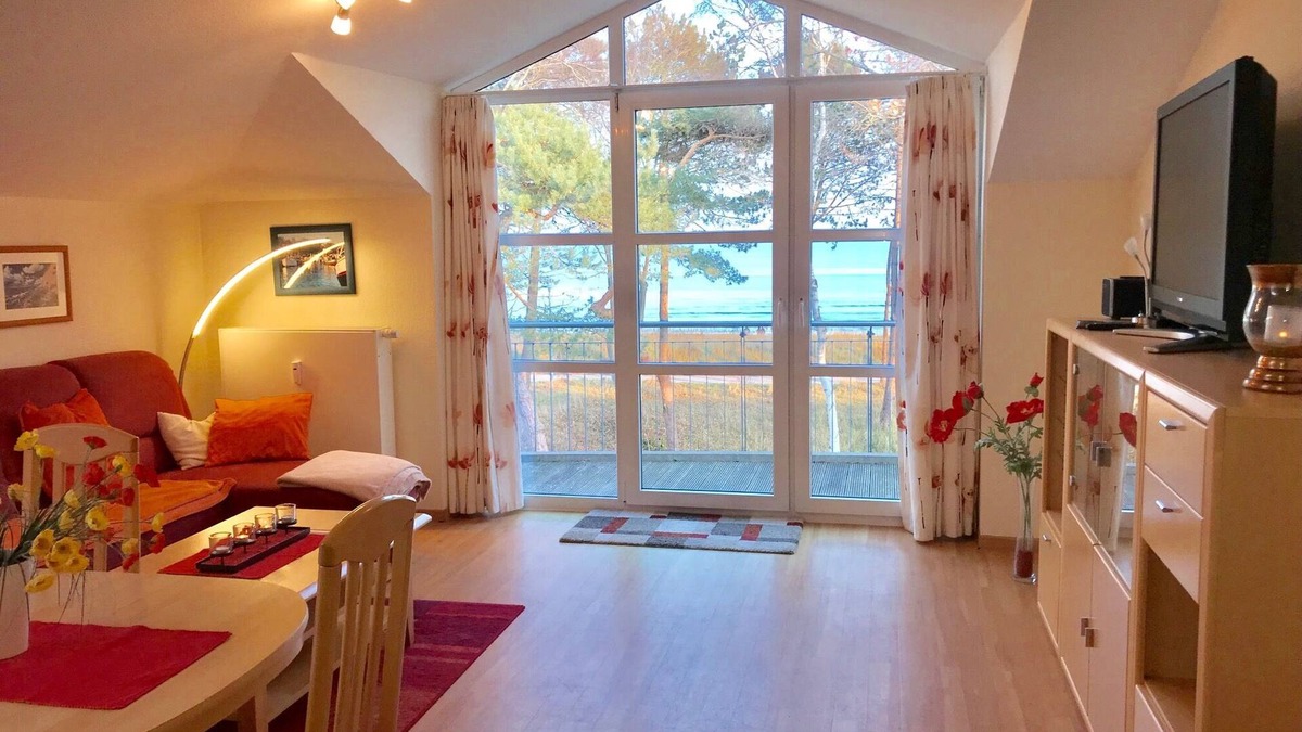 Juliusruh Apartment | Vacation apartment in the beach residence Juliusruh, beach location w/sea view.