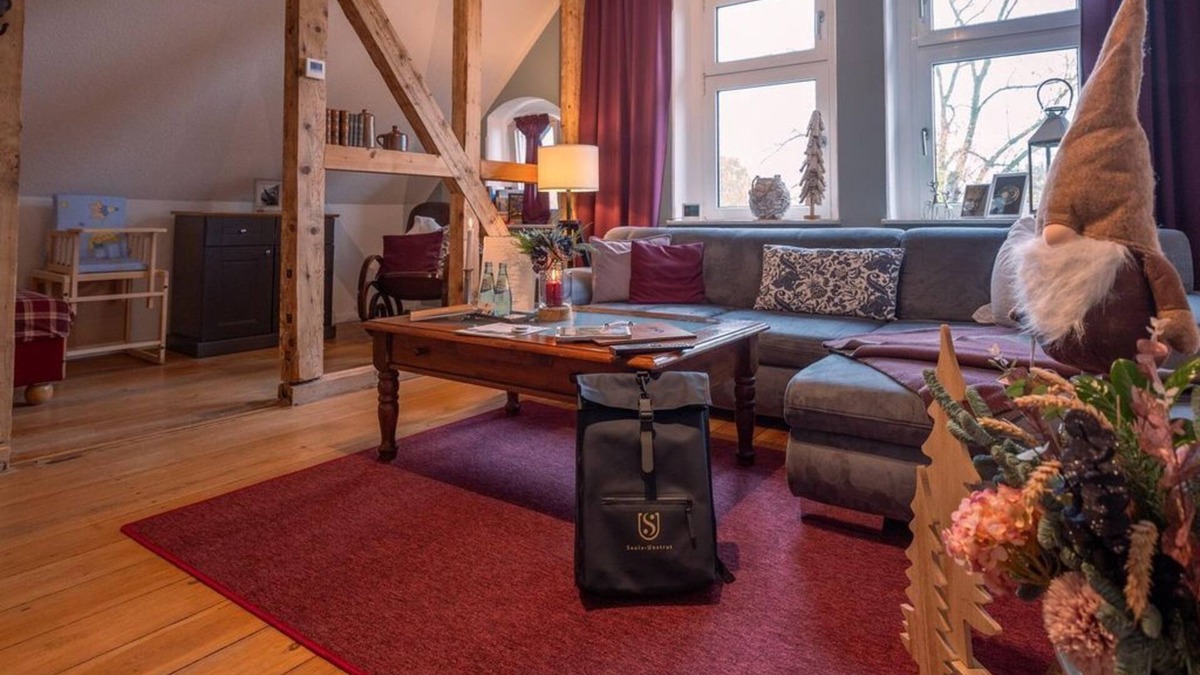 Droyßig Apartment | Vacation apartment on the 2nd floor - Droyßig station - Overnight stay in a listed building
