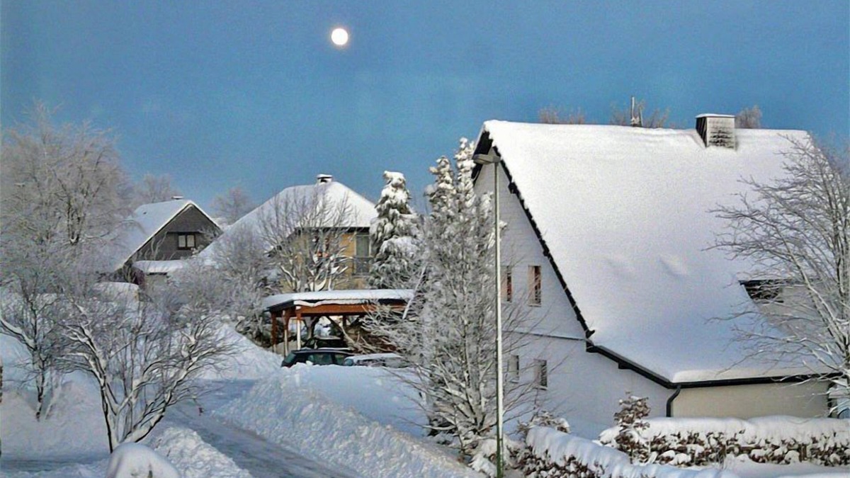 Mutzenich Apartment | Vacation apartment on the High Fens, Eifelsteig, RAVeL cycle path, stove fireplace own garden
