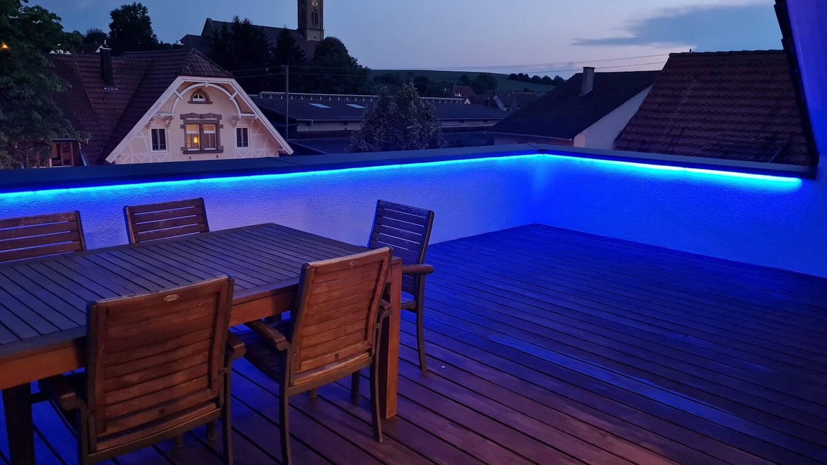 Ostringen Apartment | Vacation apartment "Penthouse Tiefenbach" with private wooden terrace on the roof and WLAN
