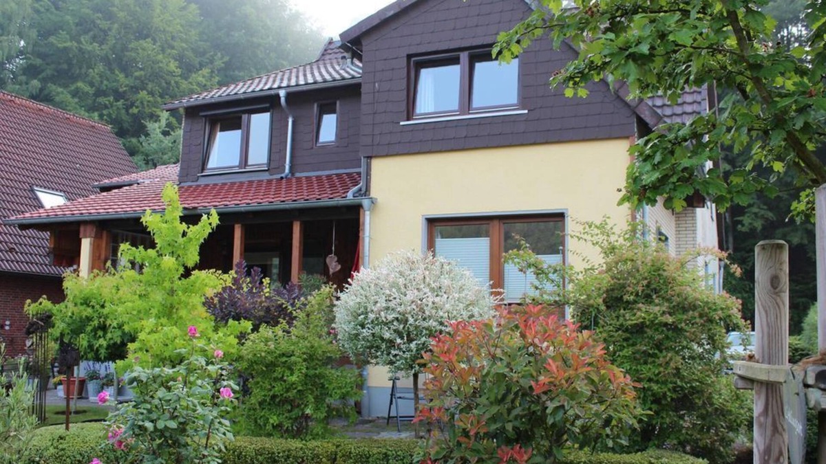 Amelith House | Vacation apartment, shower, WC, 2 bedrooms - Ferienhaus Buren-Hof