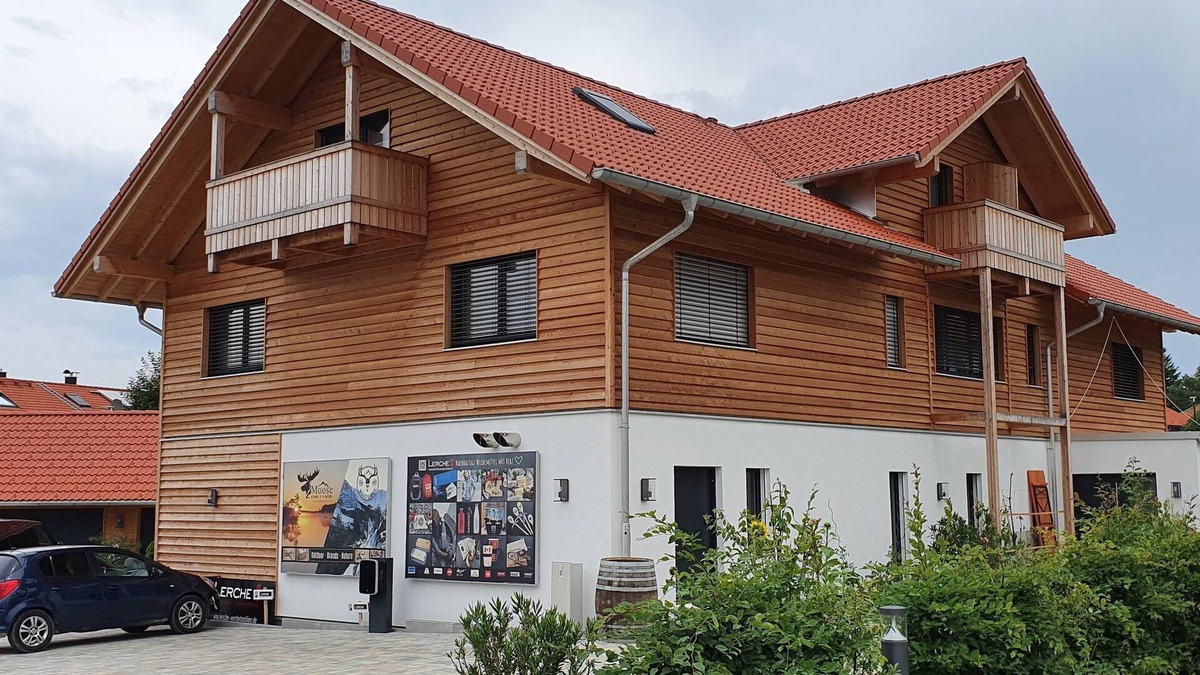 Konigsdorf Apartment | Vacation apartment south of Munich Zugspitze view, Swiss stone pine furniture, cycle path