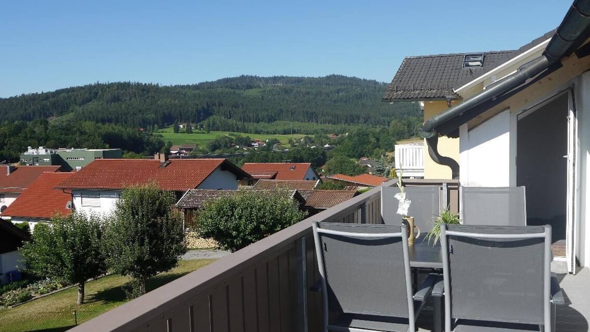 Viechtach Apartment | Vacation apartment with walk-in rain shower (65sqm)