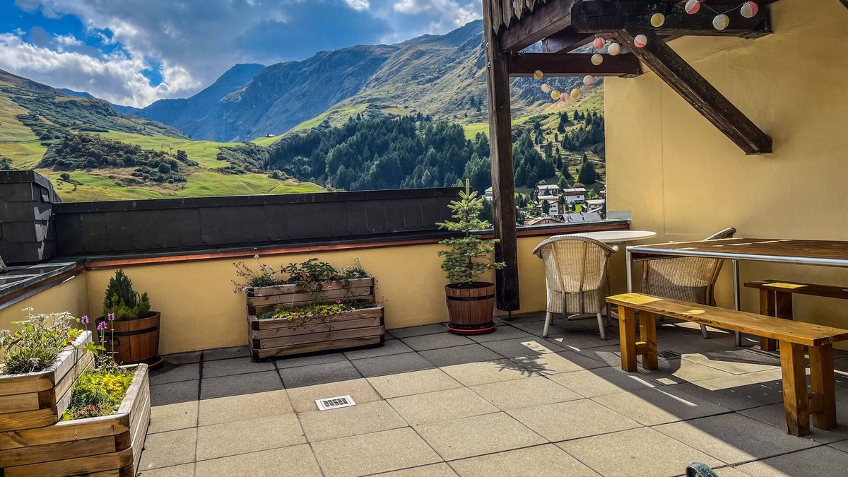 Bivio Apartment | Vacation apartment with panoramic views of the Swiss mountains