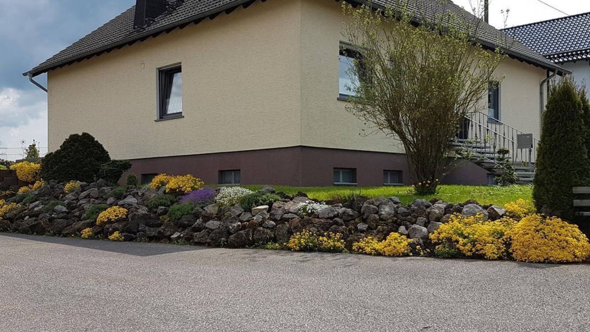 Hellenthal Apartment | Vacation apartment Zur schönen Aussicht - 4-bed vacation apartment with shower and bath/WC, 2