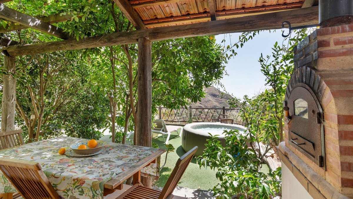 Las Lagunetas Apartment | Vacation 'Casa Fuente Hervera' with Mountain View, Wi-Fi and Air Conditioning