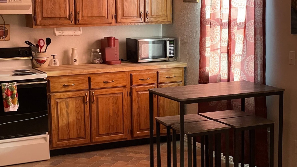 Hardy Apartment | Vacation Condo #5 2BR with full kitchen, walk to river and shops, pets welcome
