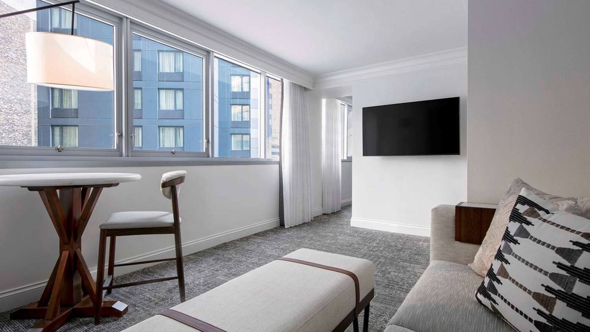 Downtown Chicago Resort | Vacation Day Is Always A Great Idea! Pets are Allowed, Near The River Theater