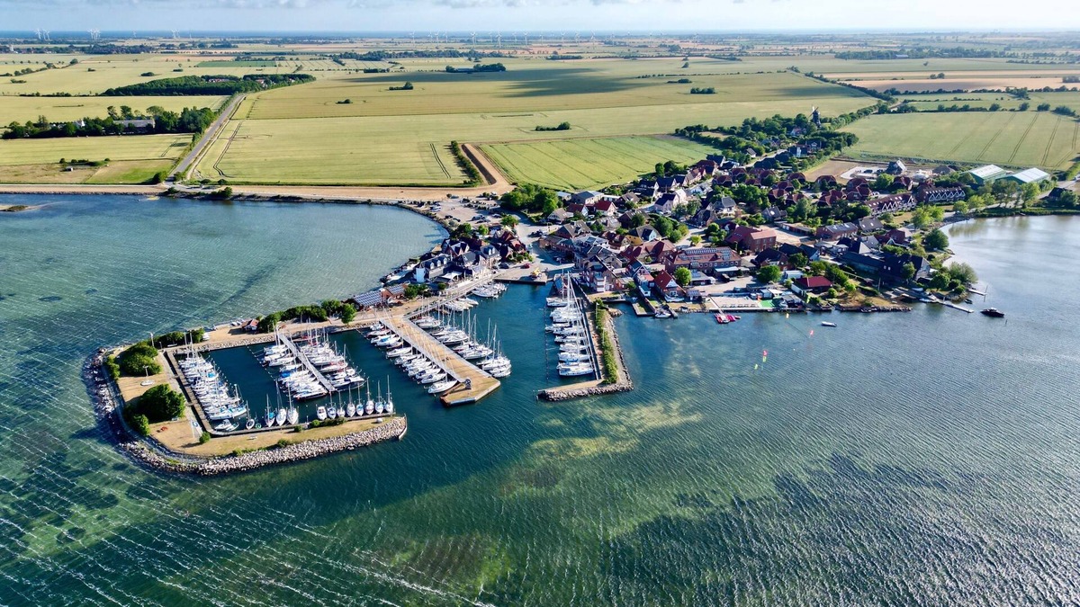 Lemkenhafen House | Vacation home for 6 guests with 122m² in Fehmarn OT Lemkenhafen (189523)