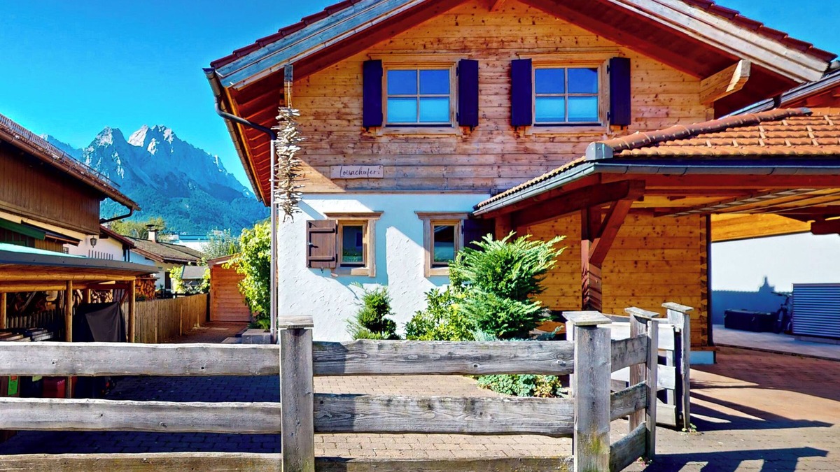 Garmisch-Partenkirchen House | Vacation living for the whole family directly at the Loisach river