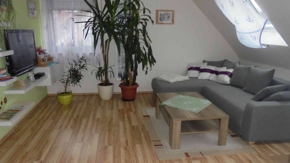 Neuburg an der Kammel Apartment | Vacation apartment in the attic (80sqm) with separate kitchen