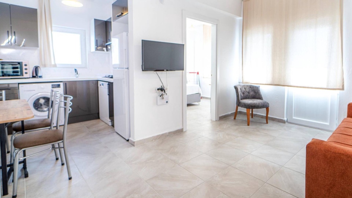 Turgutreis City Center Apartment | Vacation Flat w Balcony 3 min to Beach in Bodrum