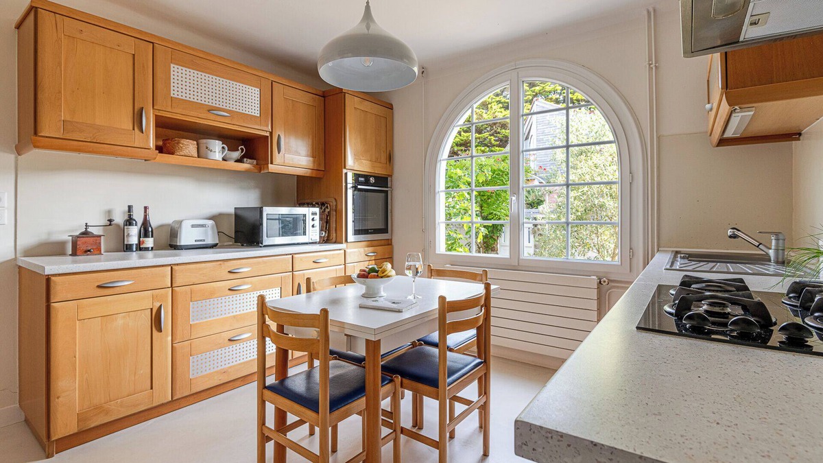 La Bernerie-en-Retz House | Vacation home facing the sea; beach 25m away. Large south-facing garden