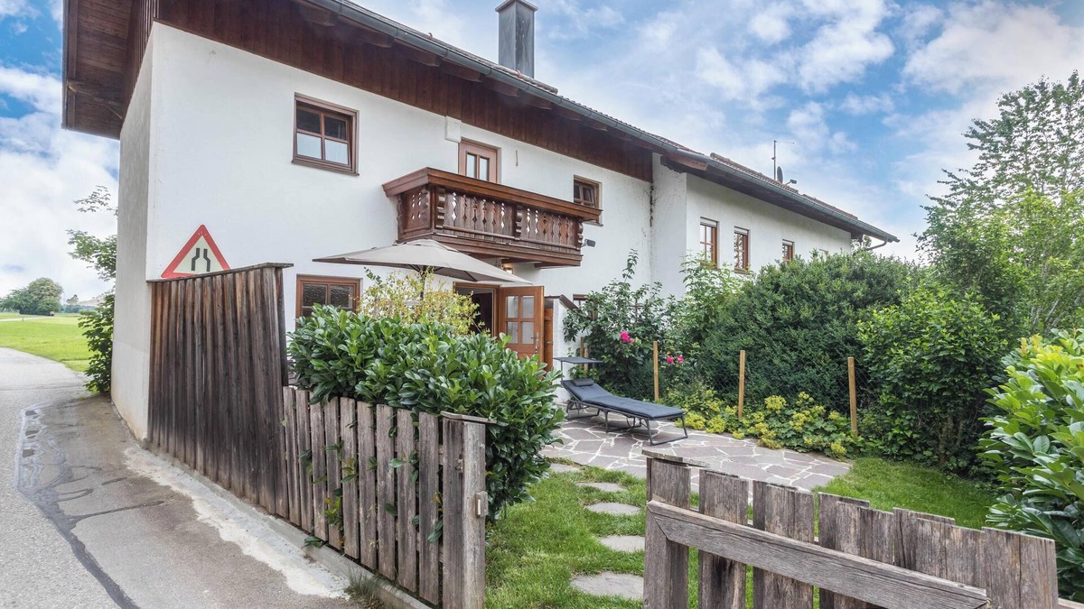 Gstadt am Chiemsee House | Vacation Home "Zuhaus am See" with Mountain View, Sauna, Wi-Fi and Garden