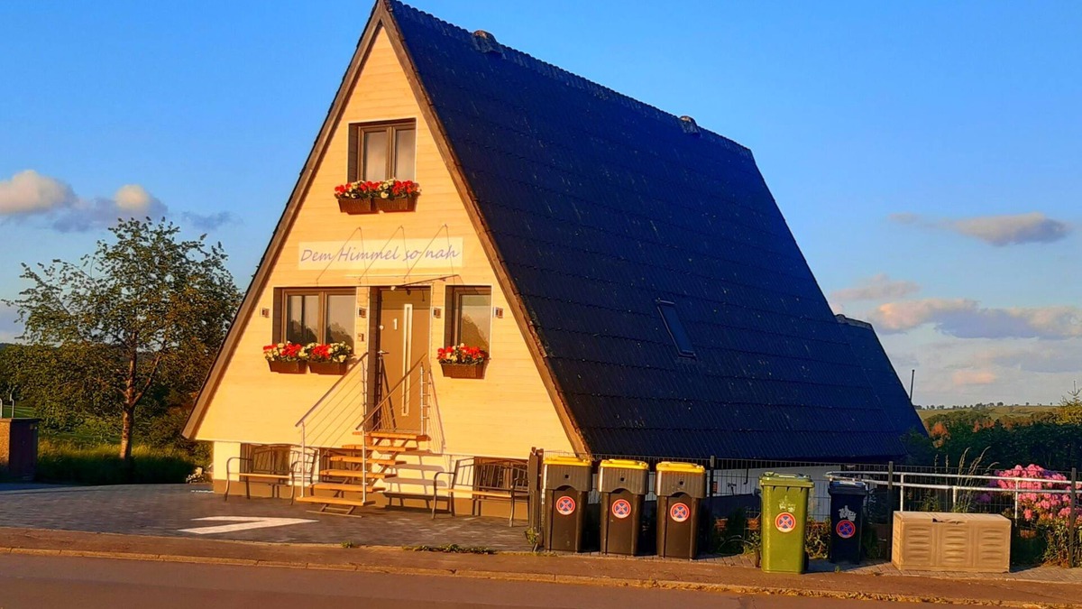 Heidberg House | Vacation home 'So close to heaven' with 5 bedrooms, 2 bathrooms, 3x WC, garden