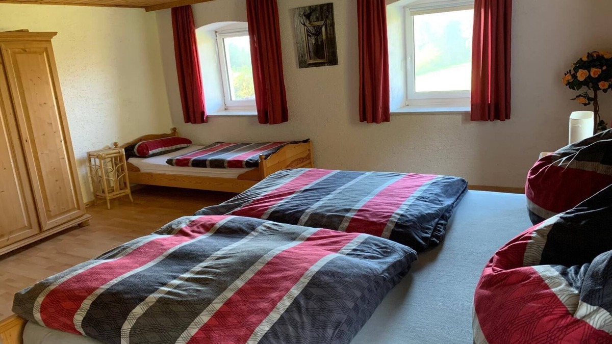 Kollnburg Apartment | Vacation home (120sqm) in idyllic location with garden for 8 pers.