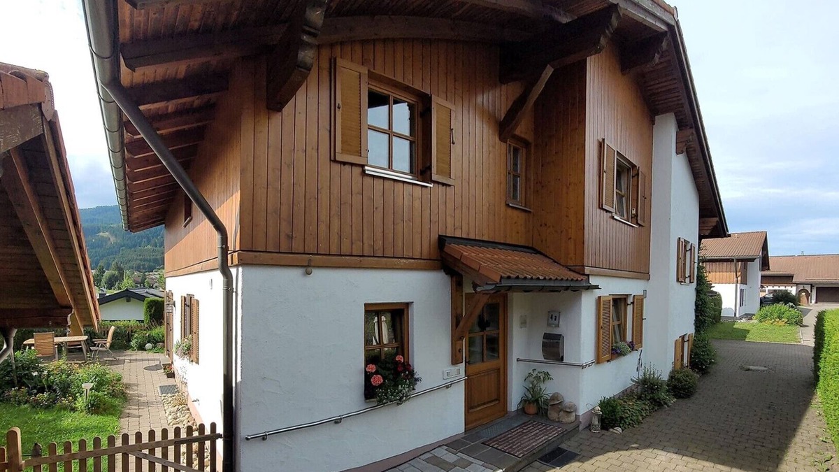 Nesselwang House | Vacation home 6 persons, barrier-free, fenced garden, whirlpool, garden sauna