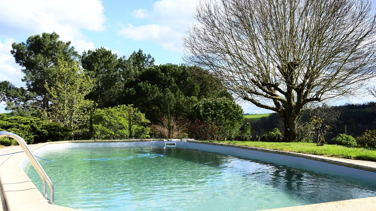 Bouglon House | Vacation home 8/10 pers with swimming pool May to September