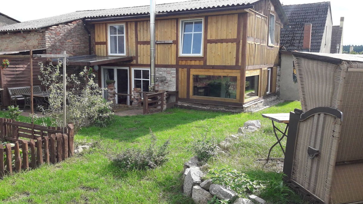 Laage House | Vacation home ALTE SCHEUNE up to 5 persons/3 bedrooms in a quiet location