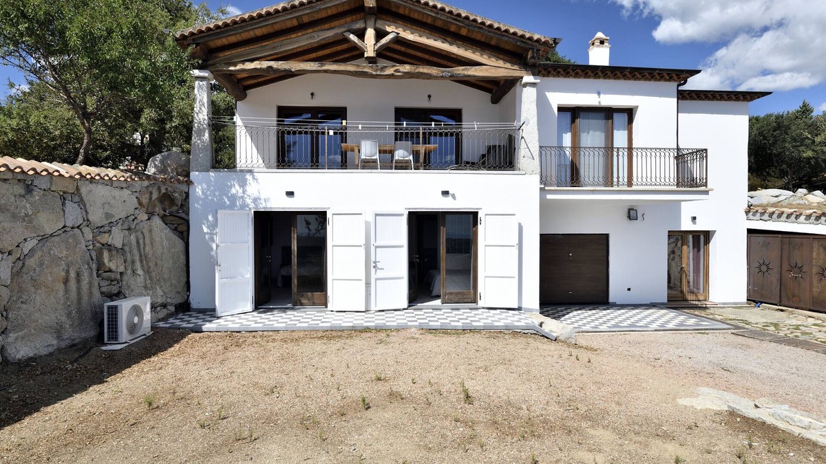 Arzana House | Vacation home 'Ami' with sea view, private terrace and shared garden