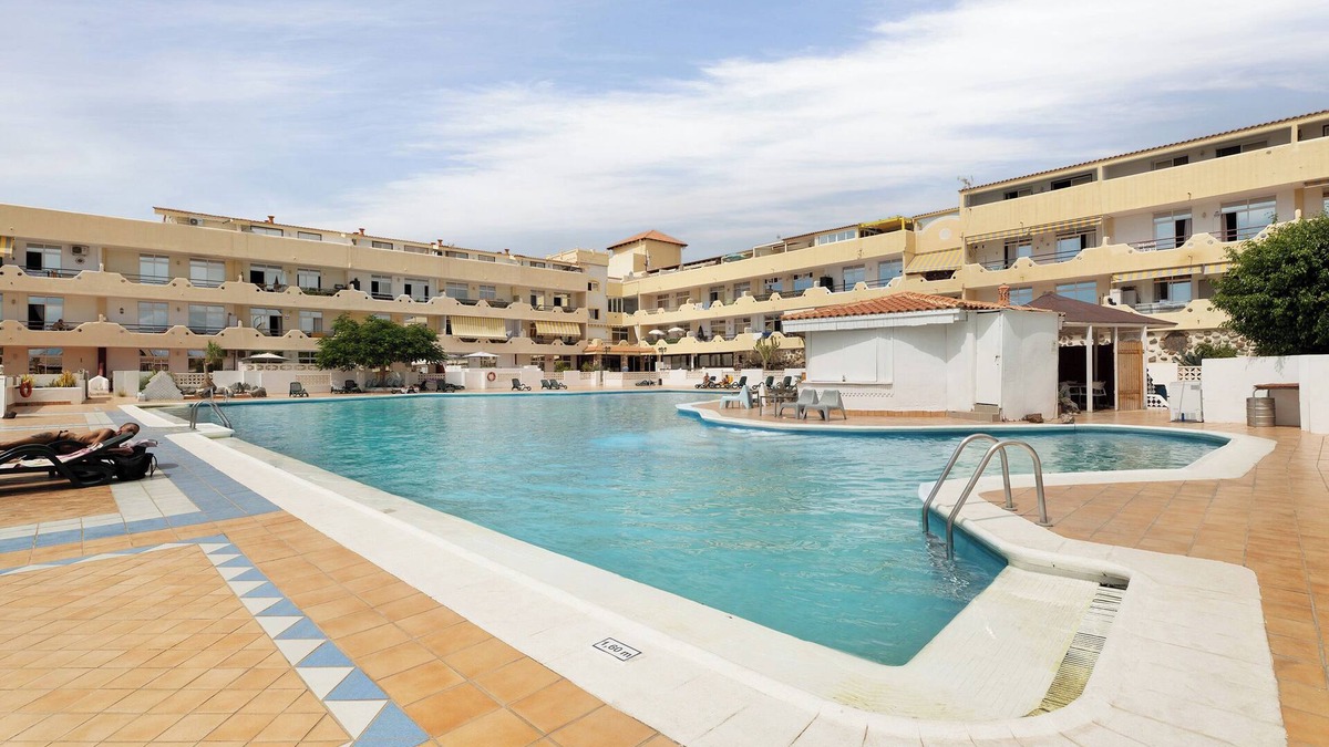 Playa Paraiso House | Vacation Home 'Apartmento Palace Playa Paraiso' with Mountain View, Shared Pool, Terrace & Wi-Fi