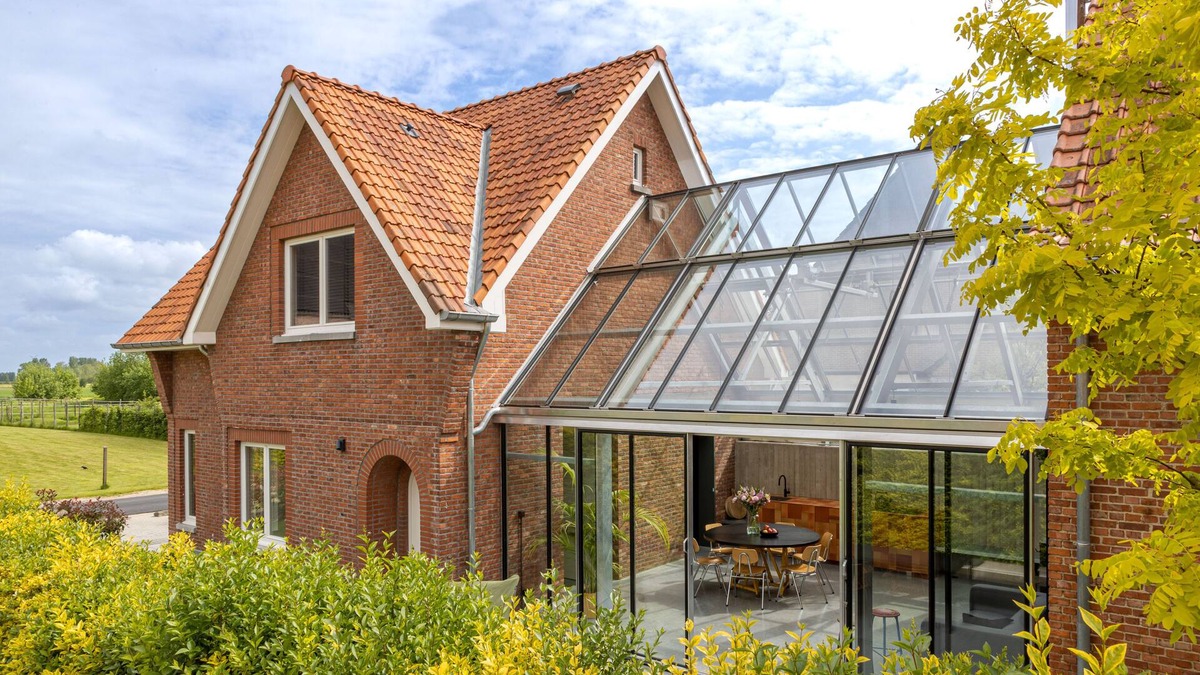 Hoogeinde House | Vacation home with conservatory in beautiful fruit region and yet close to cultural cities.