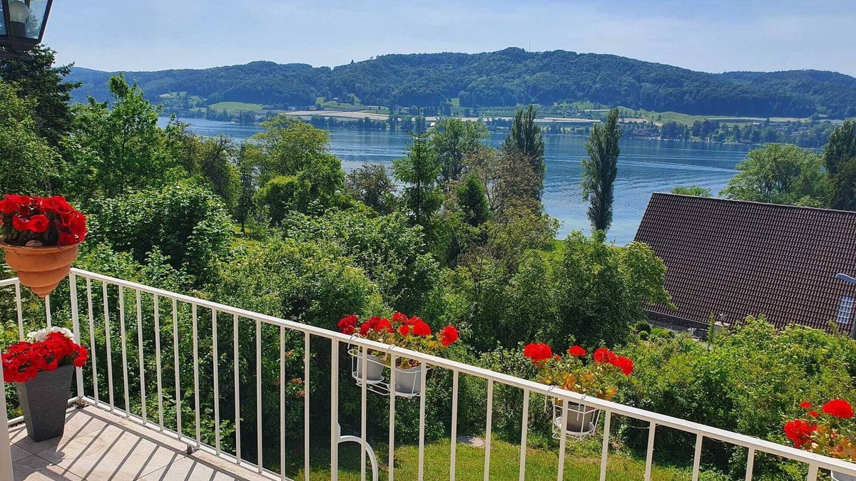 Ohningen House | Vacation home Bellevue, within walking distance of public access to Lake Constance, panoramic lake view