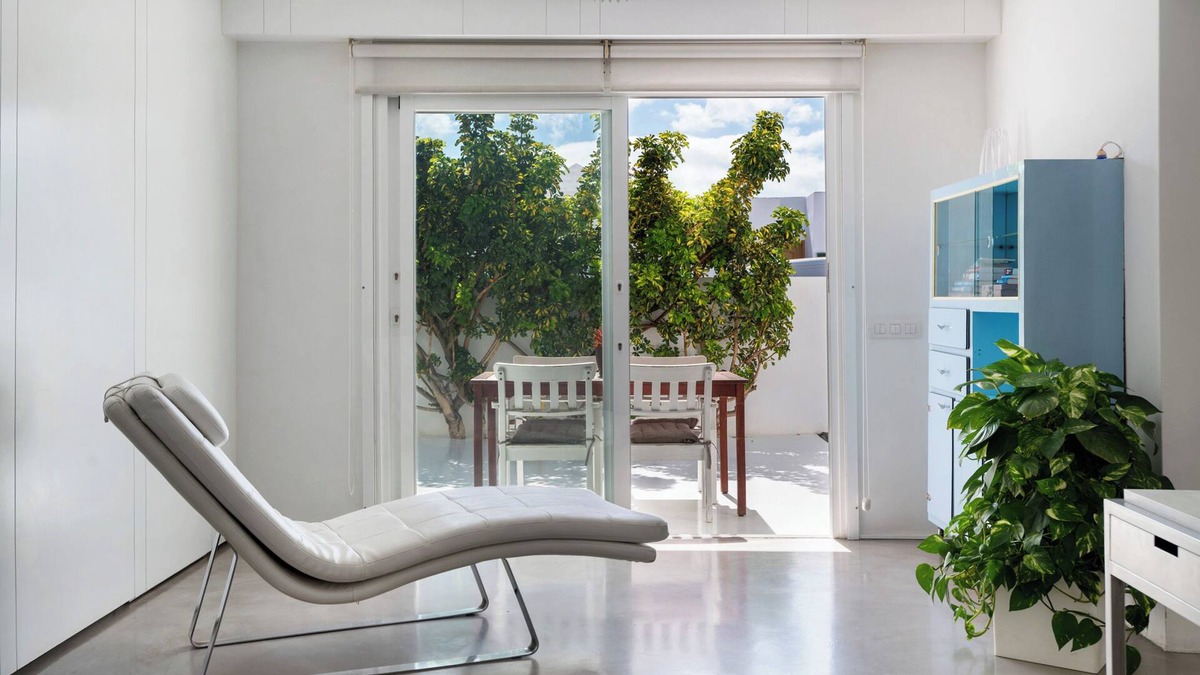 Playa del Cable House | Vacation Home 'Casa La Concha Lanzarote' with Shared Pool, Private Terrace and Wi-Fi