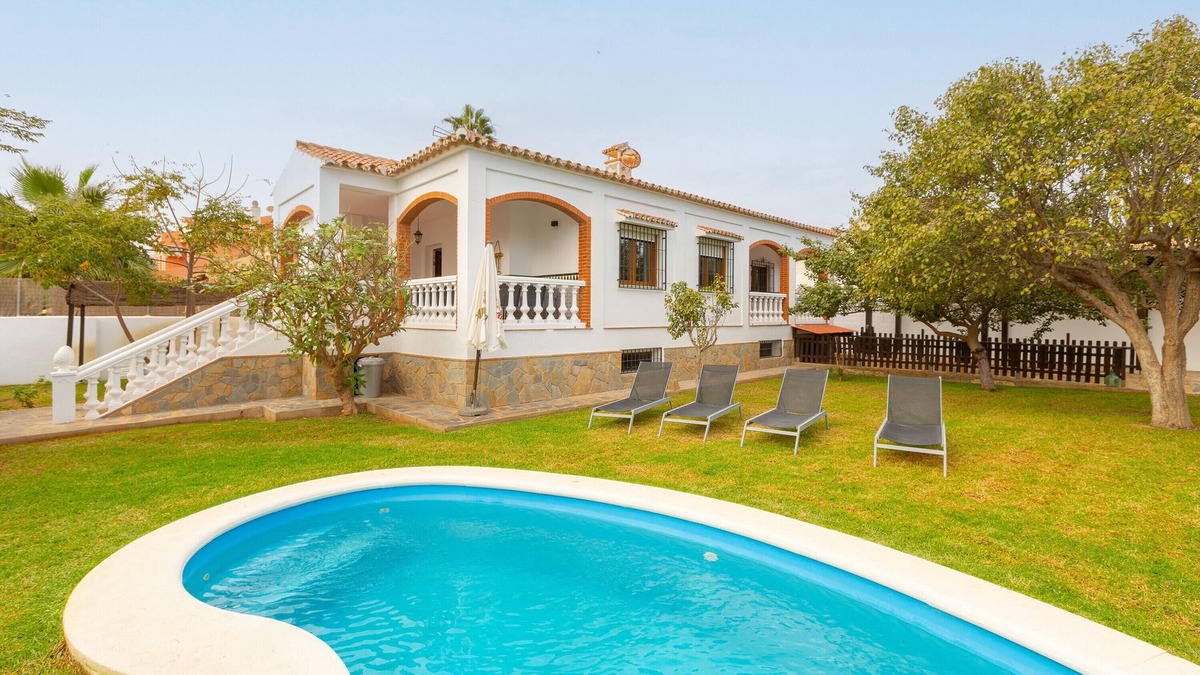 Guadalmar House | Vacation Home "Casa Guadalmar" with Private Pool, Terrace & Wi-Fi