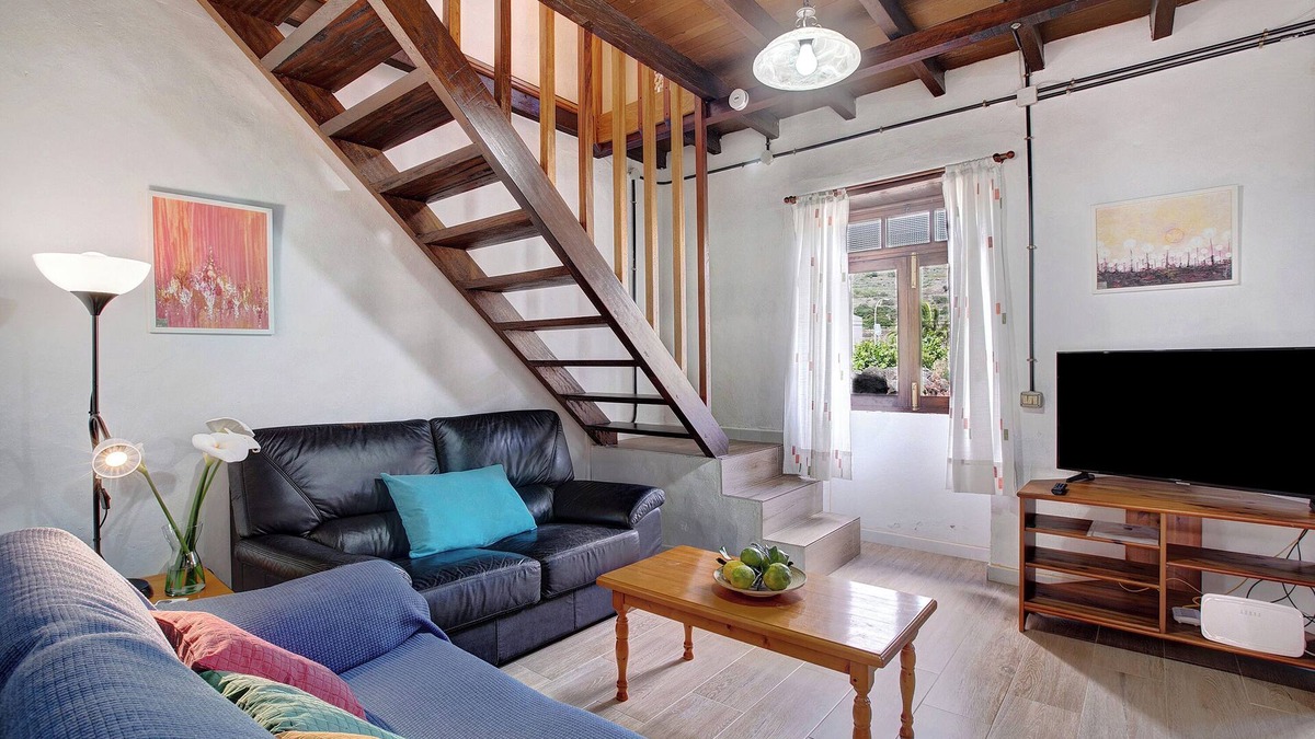 Buenavista del Norte House | Vacation Home 'Casa La Zahorra' with Mountain View, Private Terrace and Wi-Fi