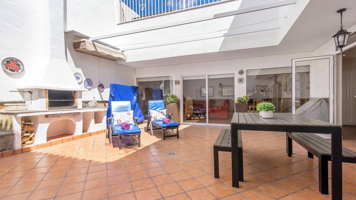 San Fernando House | Vacation Home 'Casa Paca' with Private Terrace, Wi-Fi and Air Conditioning