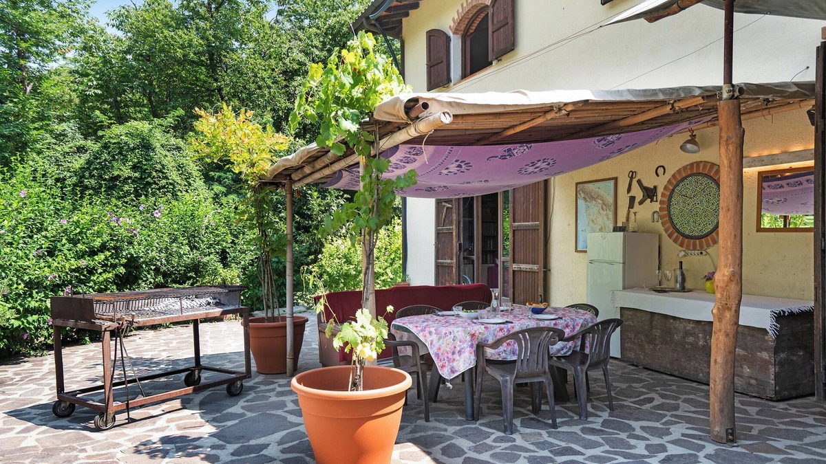 Mulazzo House | Vacation Home CasaMasa with Private Garden, Pool & Wi-Fi