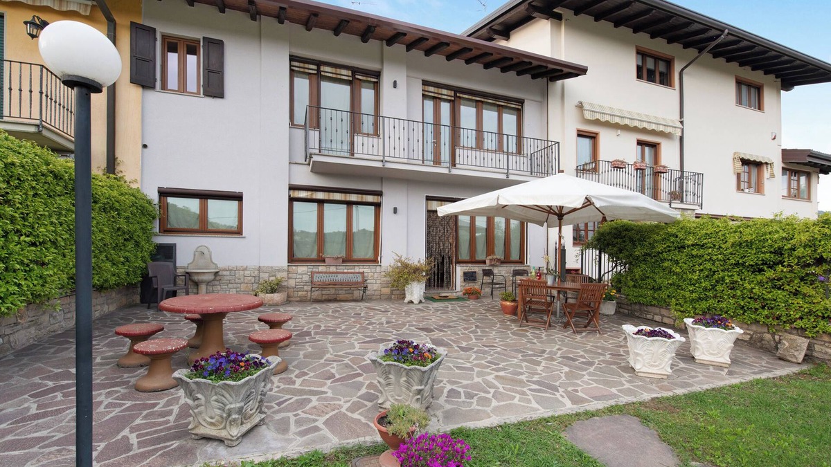 Villongo House | Vacation Home "Cascina Nonna Nina" with Private Terrace and 2 Balconies