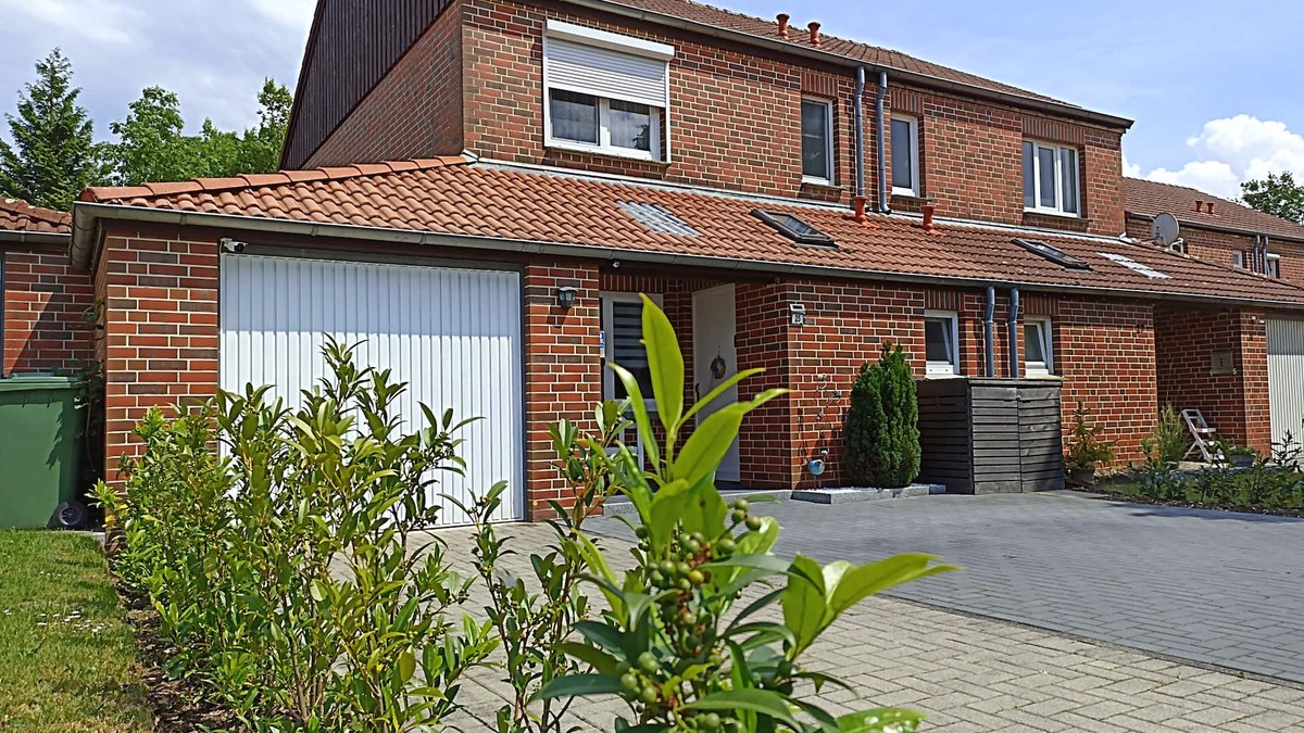 Bad Fallingbostel House | Vacation home with covered terrace and garden
