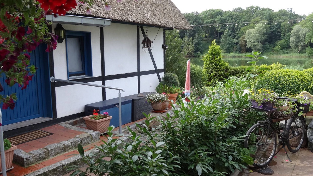 Bruel House | Vacation home with thatched roof at Kühlensee in the Sternberger Seenland Nature Park