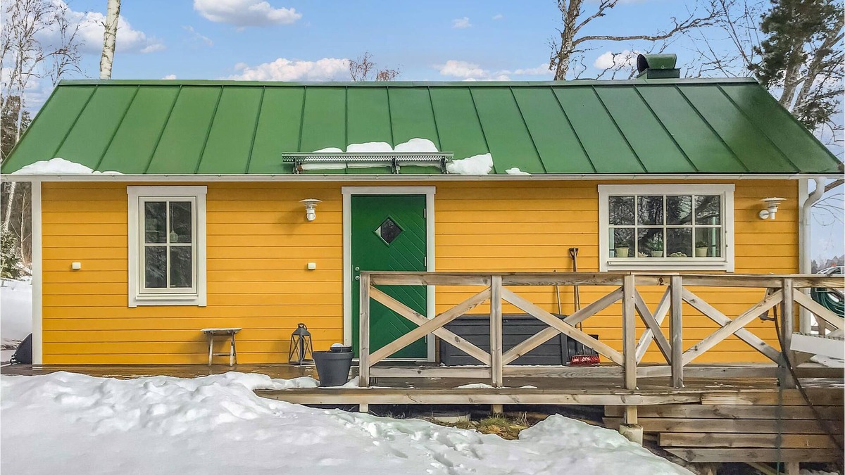 Uppsala House | Vacation home directly on the lake, Trehörningen