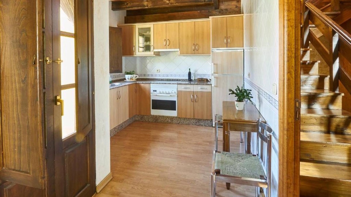 Villanueva de Valdueza House | Vacation Home "El Susurro" with Mountain View, Balcony & Wi-Fi