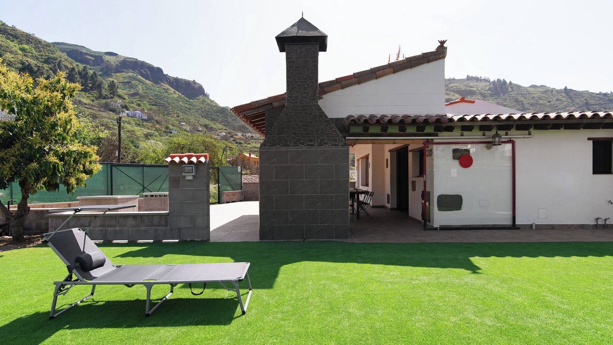 Las Lagunetas House | Vacation Home 'Villa Alma' with Mountain View, Private Terrace and Private Garden