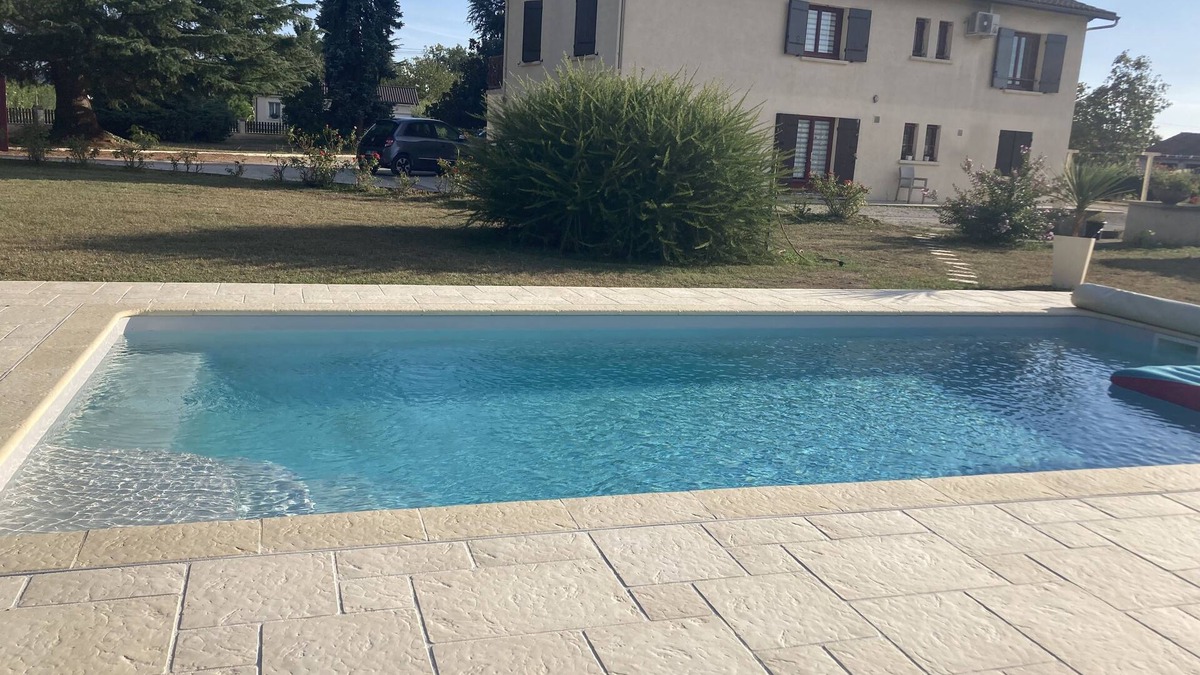 Prigonrieux House | Vacation home for 10 people with swimming pool: 5 bedrooms (double beds), 4 bathrooms, 4wc