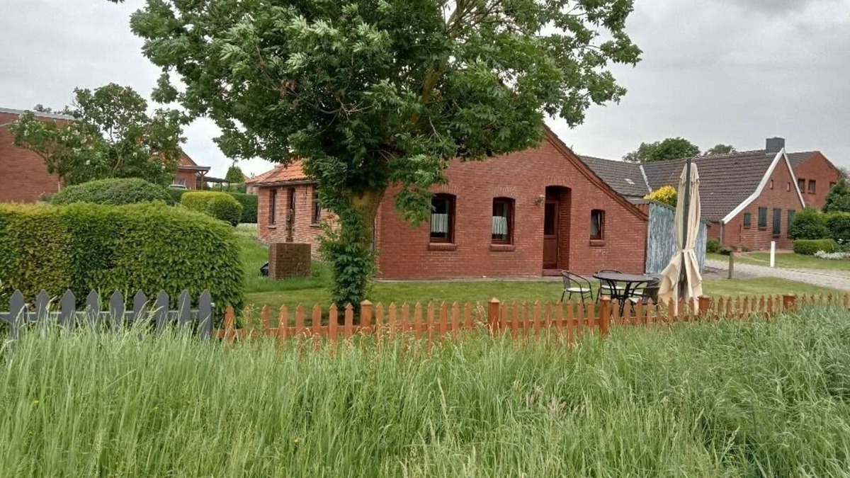 Hamswehrum House | Vacation home for 3 guests with 60m² in Krummhörn (265944)