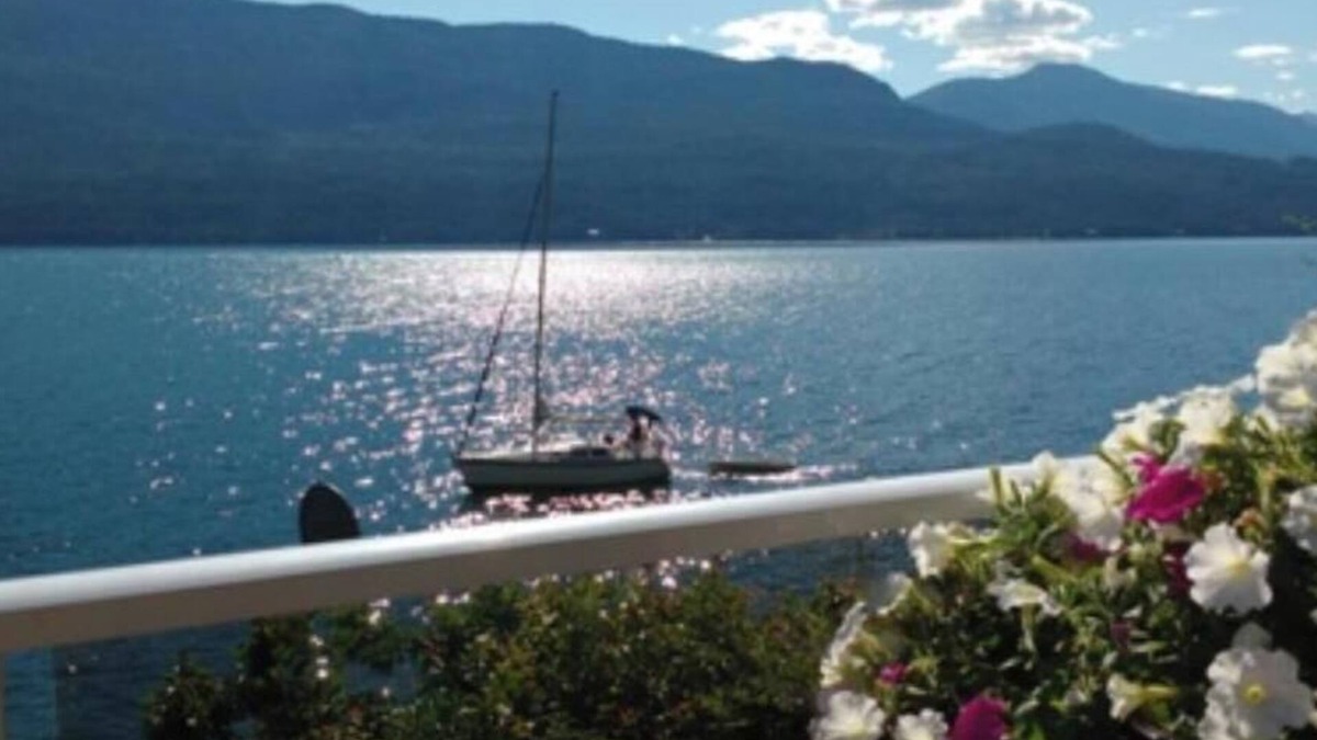 Central Kootenay Cottage | Vacation Home For Rent - Ainsworth BC