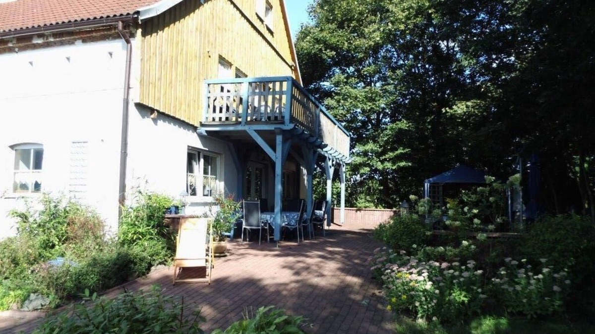 Crussow House | Vacation home for single occupancy for up to 12 people with large garden, close to the lake