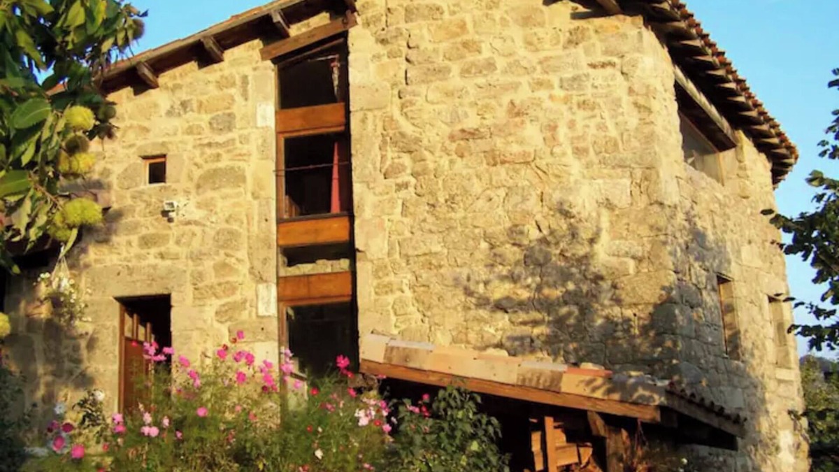 Gluiras House | Vacation Home "Gîte De Chapelèche Châtaigniers 7 P" with Private Terrace & Wi-Fi