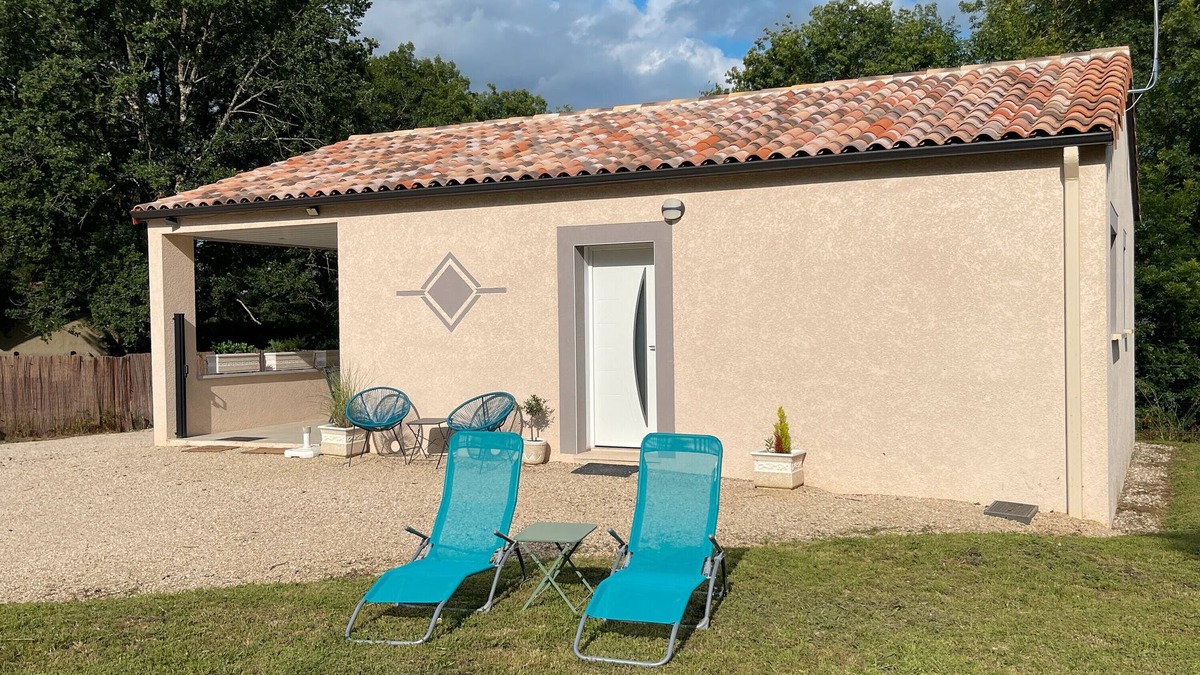 Septfonds House | Vacation Home "Gîte De La Fontaine Avec Jaccuzi"