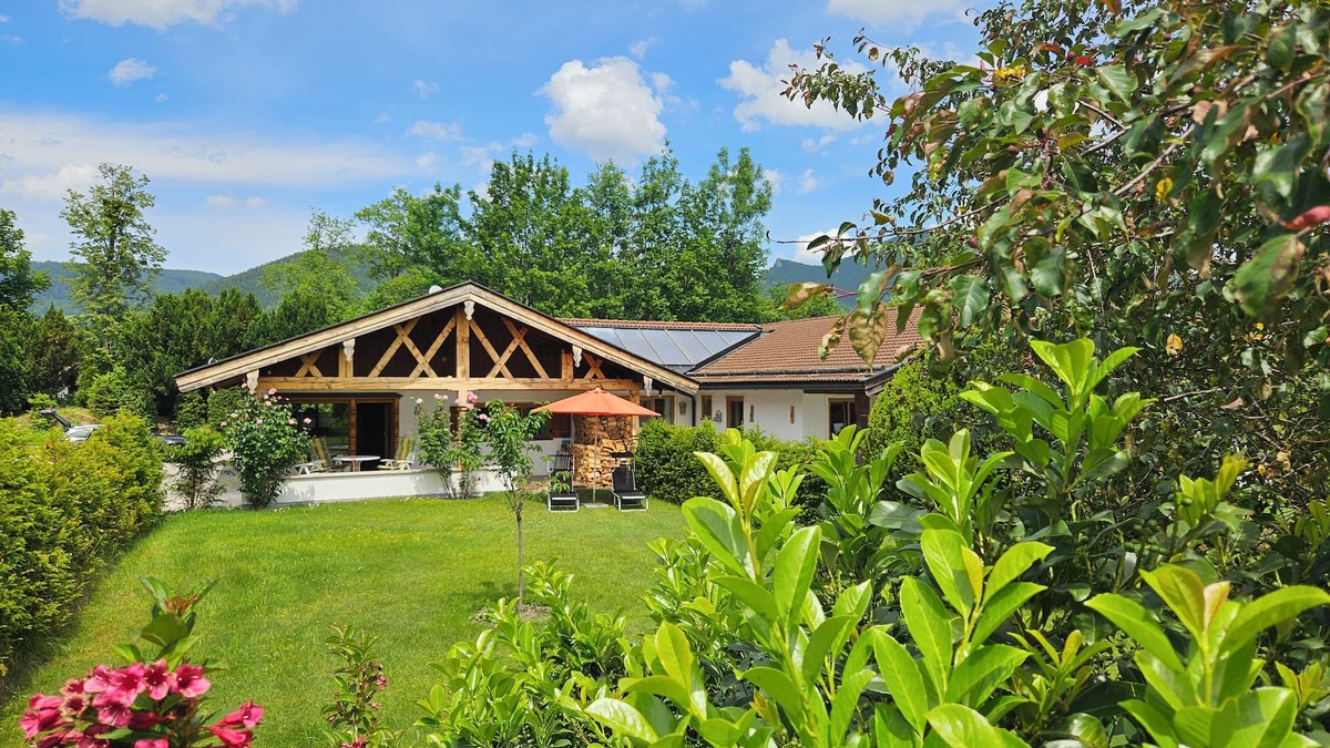 Weißach House | Vacation home Gottschlicht near Rottach-Egern am Tegernsee, own parking lot, W-LAN