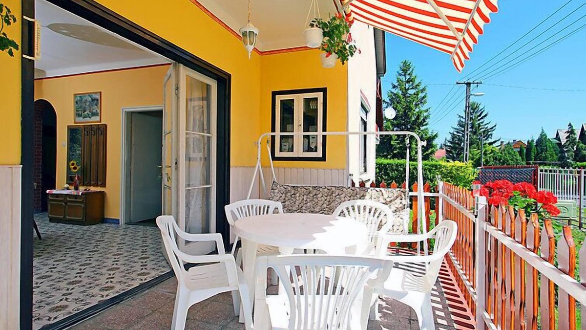 Balatonkeresztur House | Vacation home Pomme by Interhome