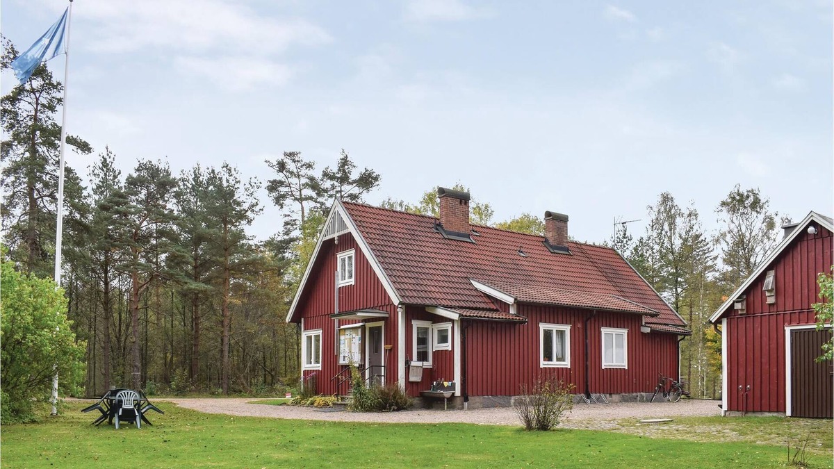 Knared Apartment | Vacation home in Knäred, Halland, only 30 m from the river Venne with fishing possibilities.