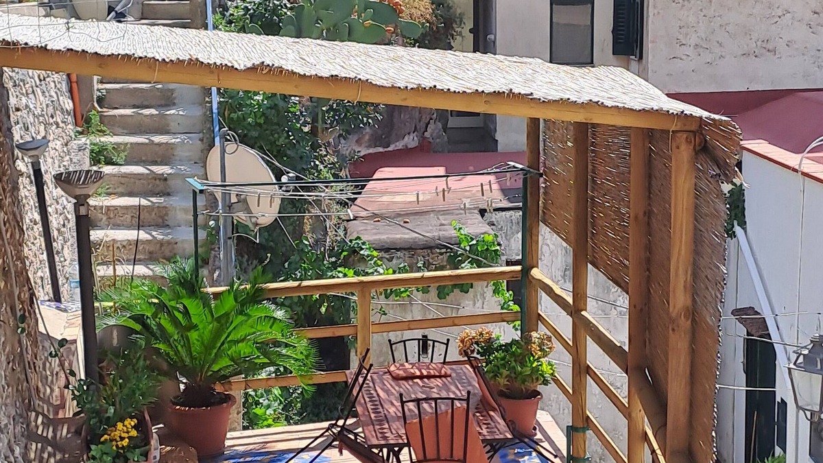 Cetara Apartment | Vacation home in the center of Cetara between sun, beach and sea.